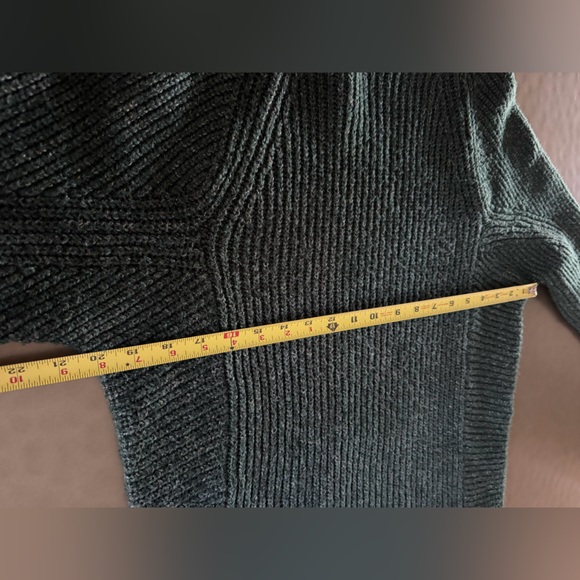Chico's Dark Green Knit Sweater, Size 0 or small, Long Sleeve, Super Comfy, NWOT - Picture 4 of 6
